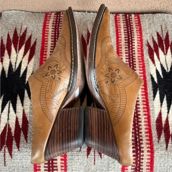 Stetson: Camel Embossed Leather Western Mule: Size 10 - Picture 7 of 9